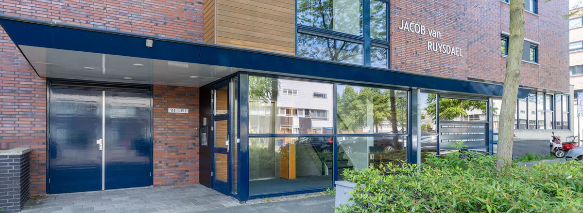 Schilderonderhoud aan een VvE-gebouw